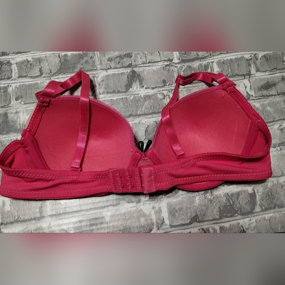 👜$3 - NWT MaMia 34B Pink with black outline‎ around cup Bra. - Picture 5 of 8
